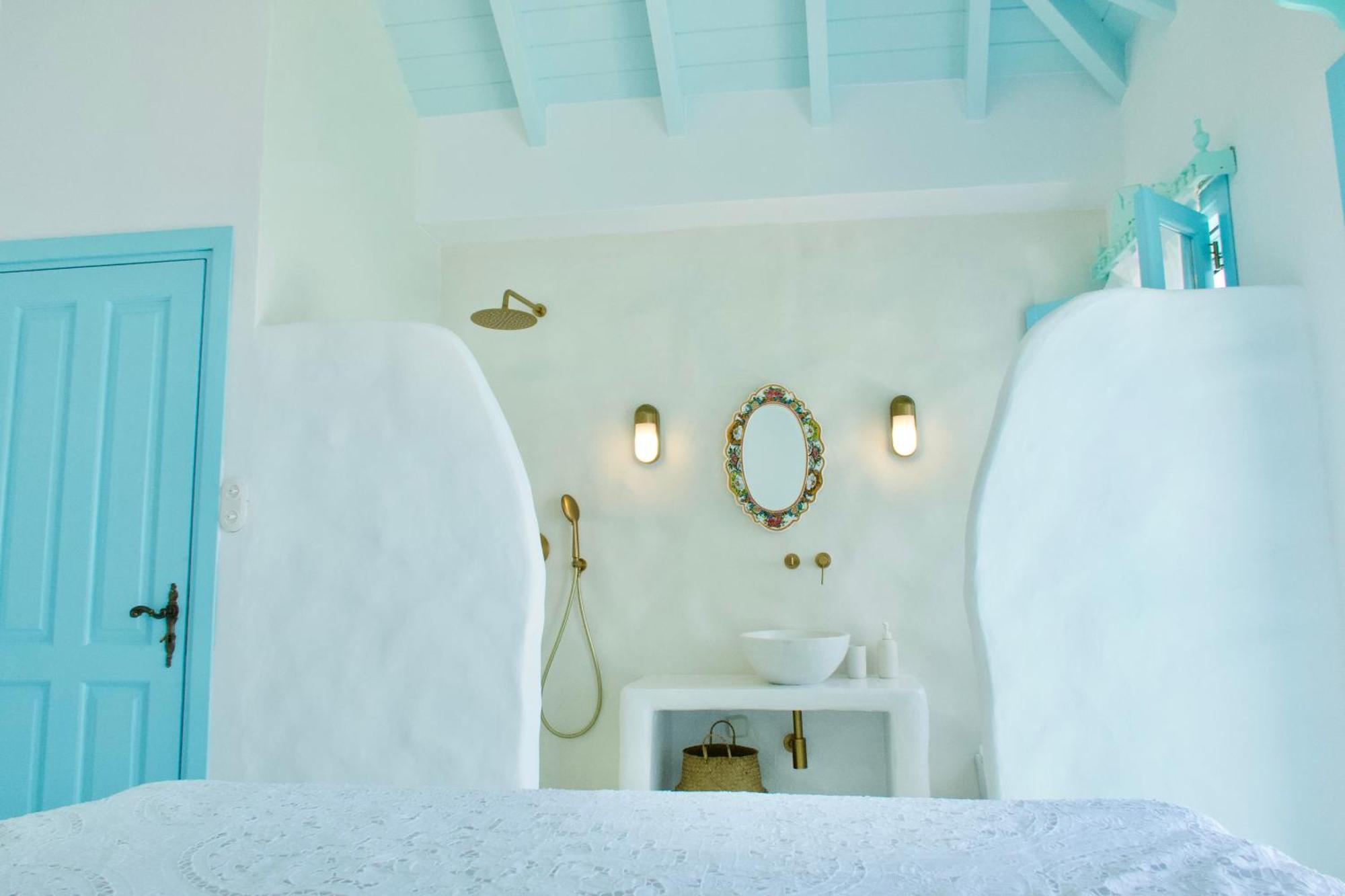 Salt Retreat - Seafront Villa Chalki Town Esterno foto