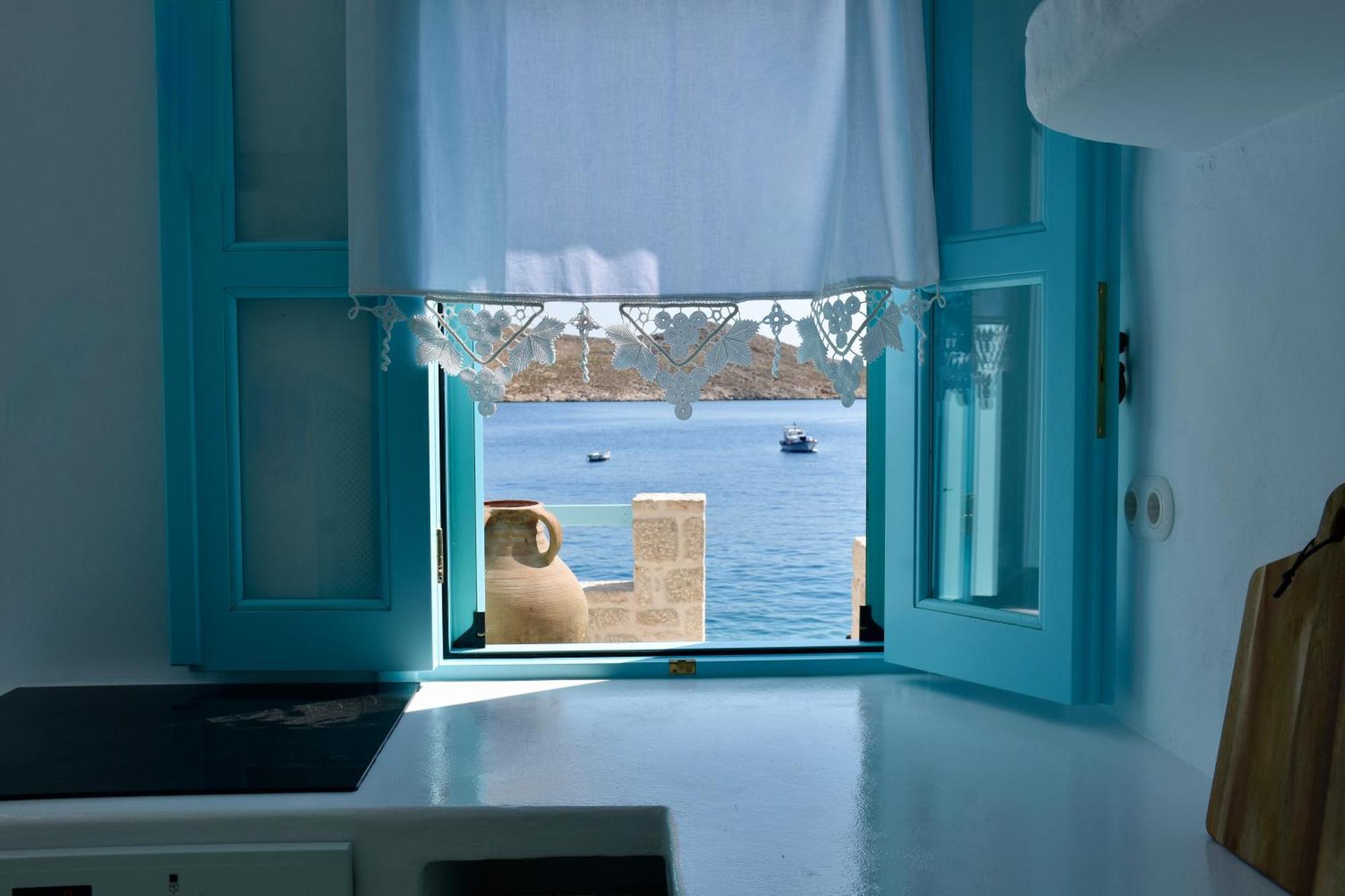 Salt Retreat - Seafront Villa Chalki Town Esterno foto
