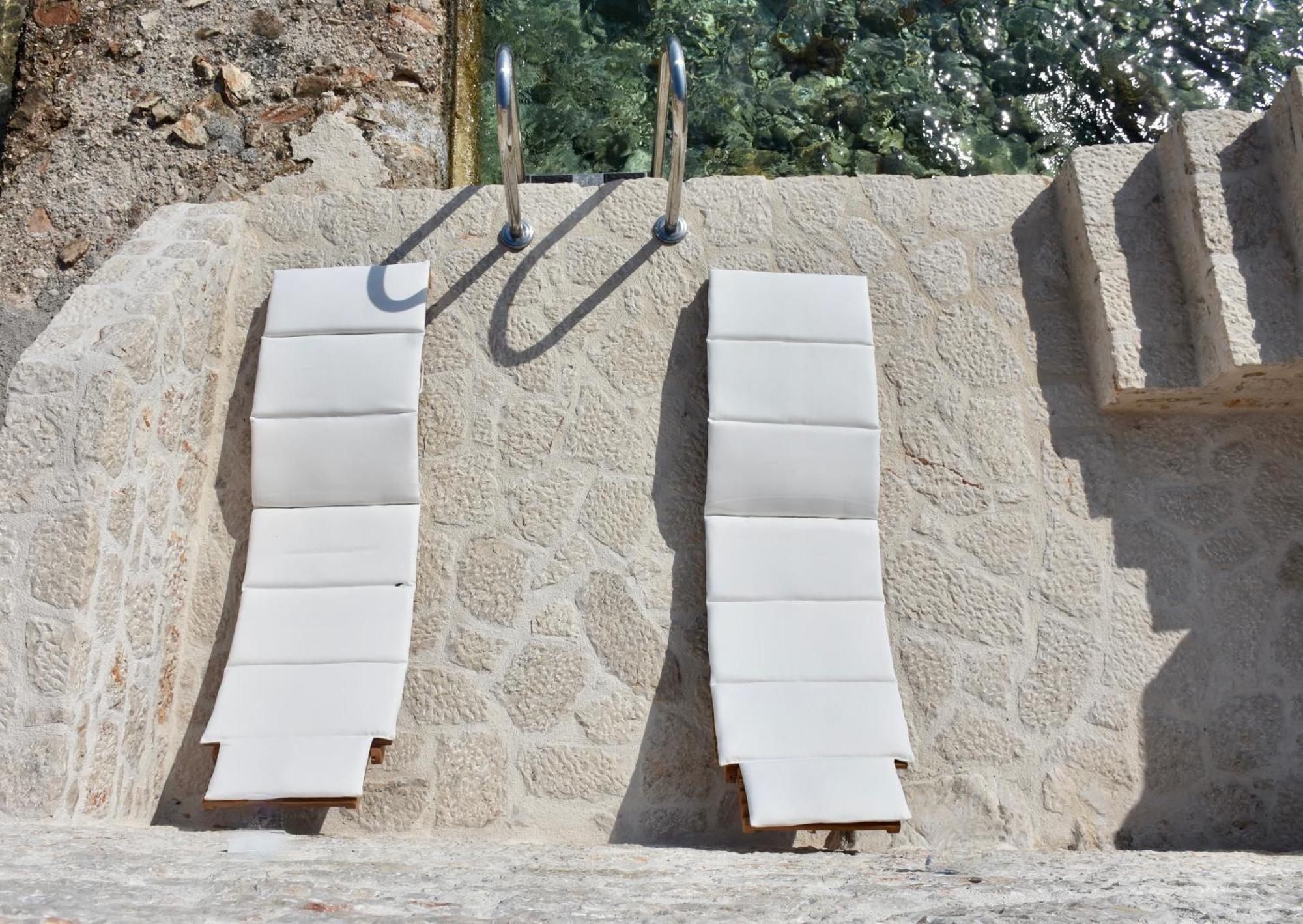 Salt Retreat - Seafront Villa Chalki Town Esterno foto
